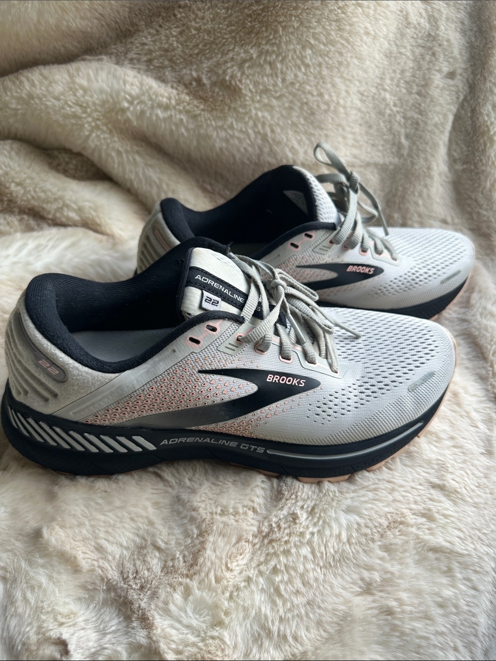 Brooks Women’s Adrenaline GTS 22 Running Shoes — Light Gray, Black & Pink